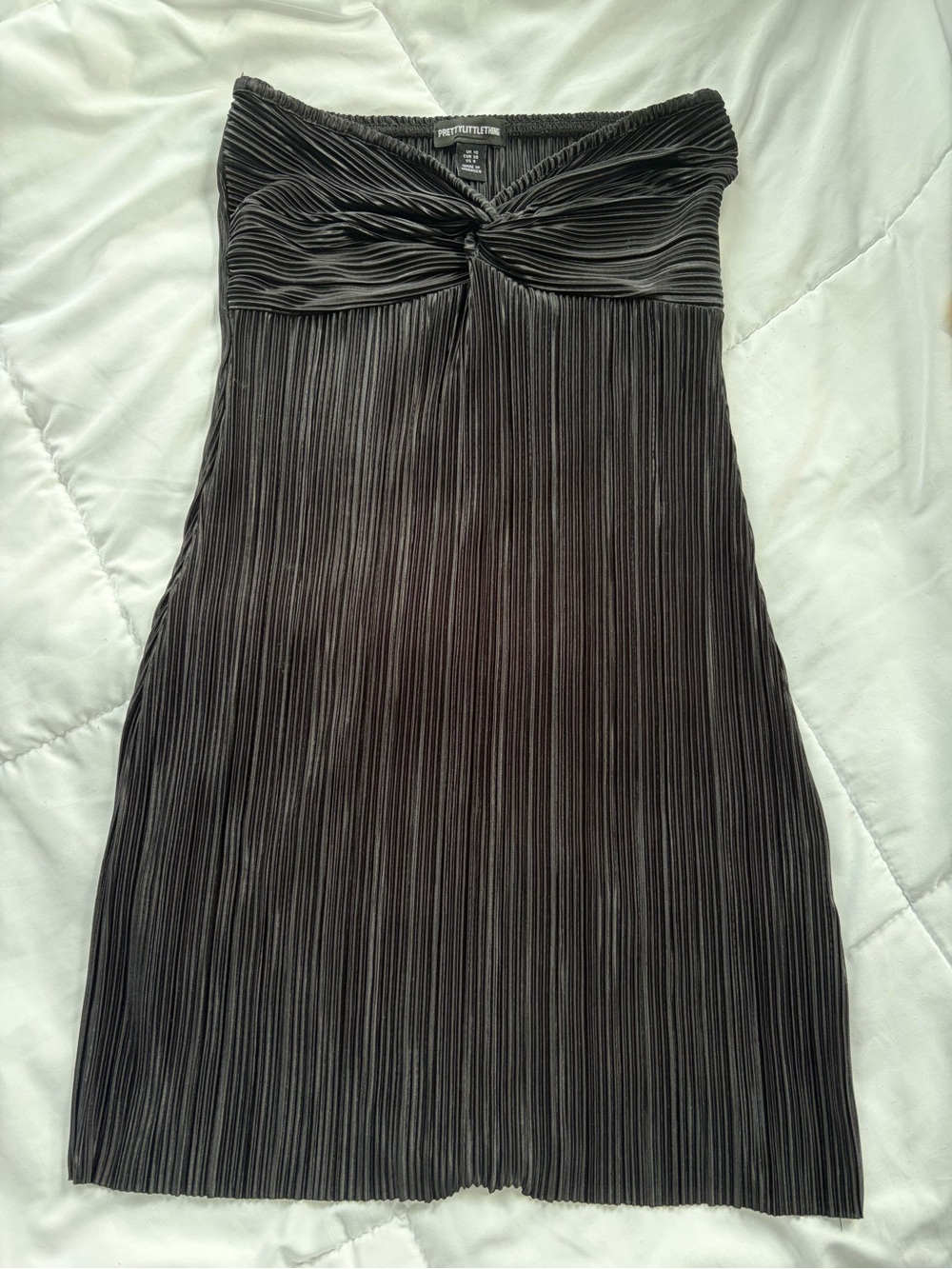 PrettyLittleThing Black Strapless Pleated Twist-Front Dress